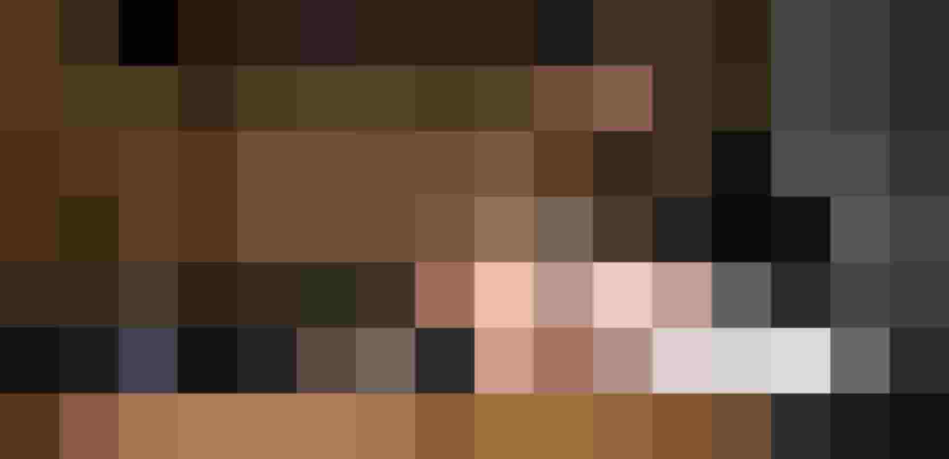 Entspannende Massage-Sitzung in einem modernen Raum mit Kamin.